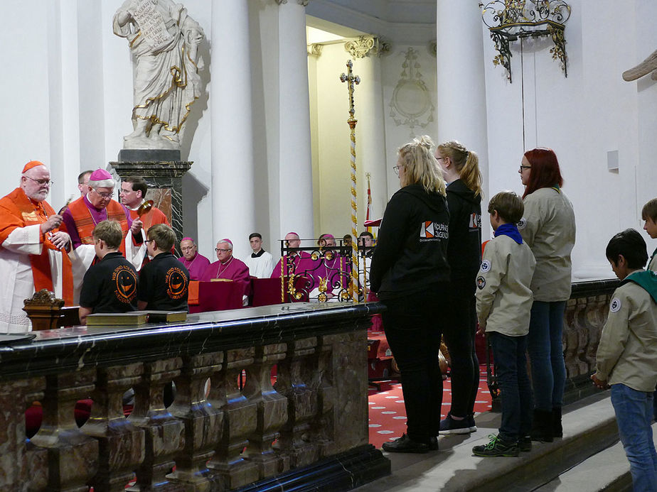 Abschlussvesper der Bischofskonferenz mit Austeilung des Bonifatiussegens (Foto: Karl-Franz Thiede)